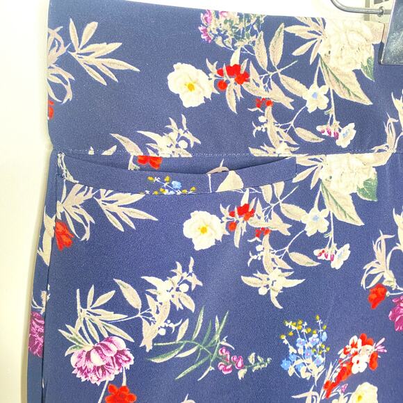 Lane Bryant "The Allie" Navy Floral Wide Leg Four Pocket Pants Size 28 - Picture 6 of 10